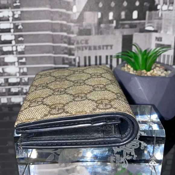 Authentic Gucci GG 🐝Supreme Bee Wallet - Picture 13 of 17